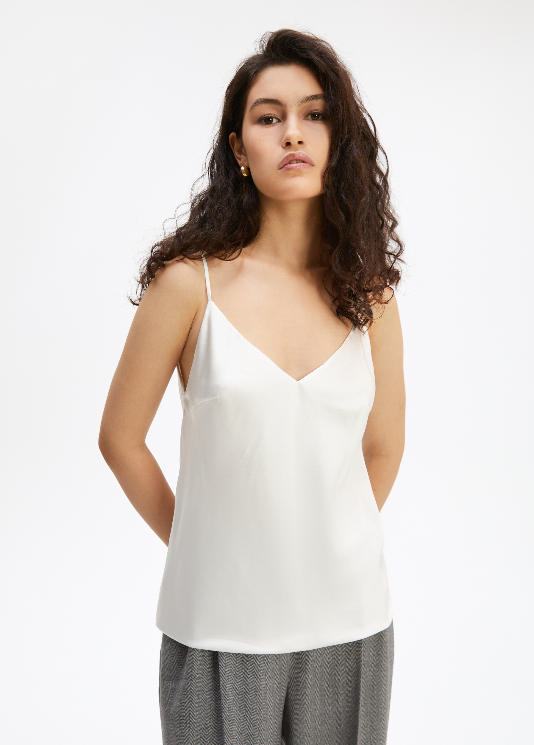 Орыс отандық томпақ қыздармен секс Анасы ұлын жуып, әтешін сорып алады (Русский порно)