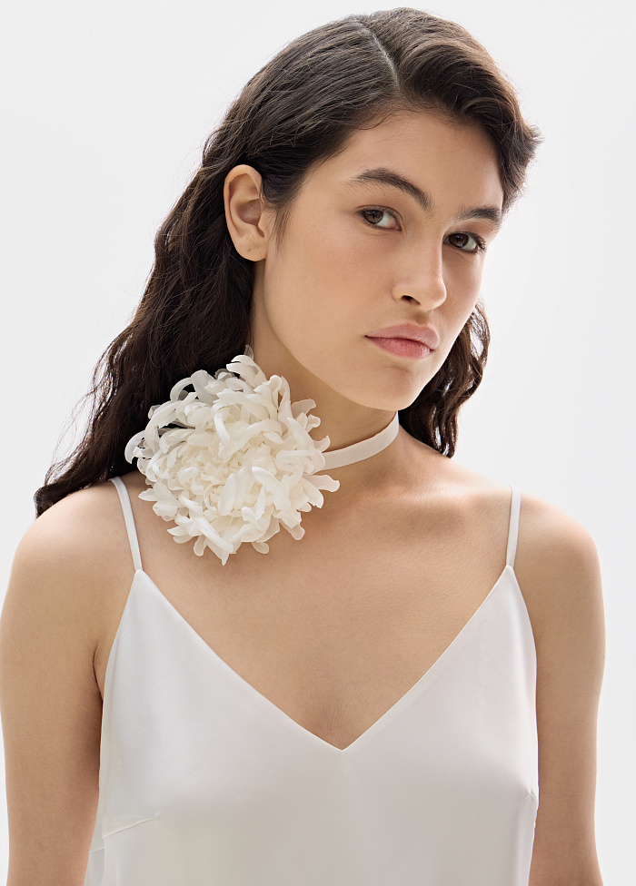 картинка Чокер Георгин из шелка от бренда Оксаны Лаврентьевой OLOLOL